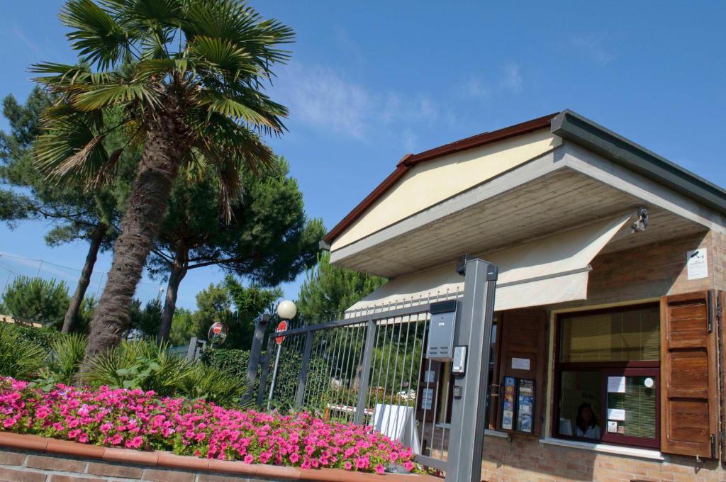Club Del Sole Marina Family Resort Punta Marina Esterno foto